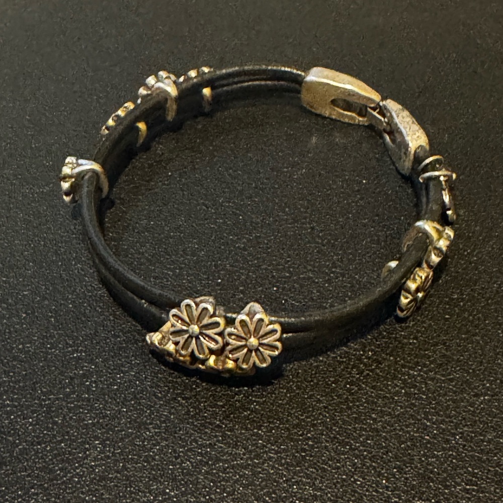 Elegant Black and Silver Floral Bracelet
